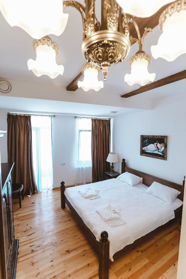 Hotel Verdzi Kutaisi Bagian luar foto