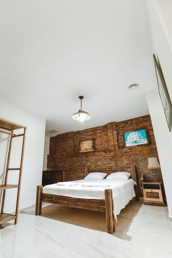 Hotel Verdzi Kutaisi Bagian luar foto