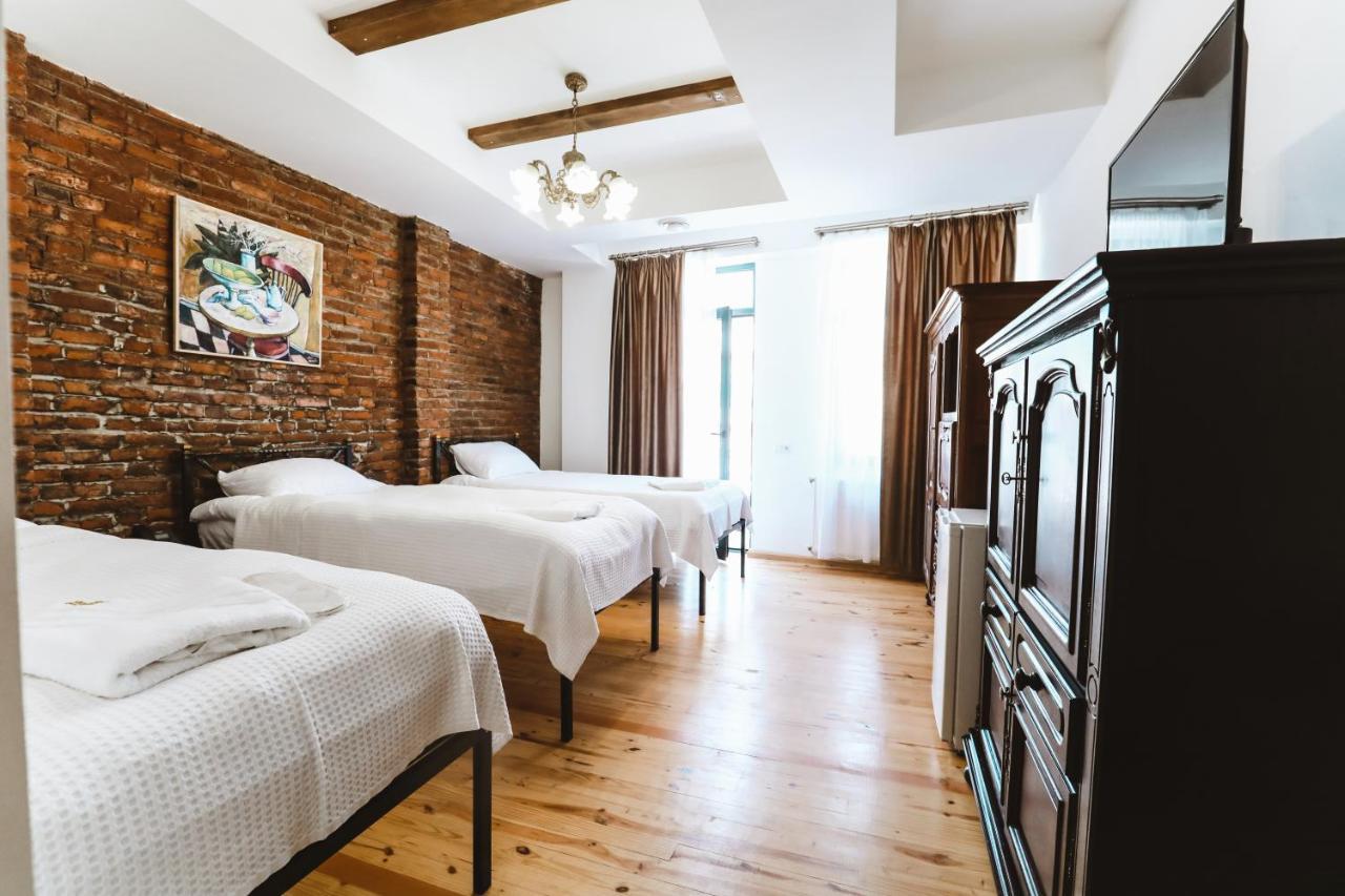 Hotel Verdzi Kutaisi Bagian luar foto