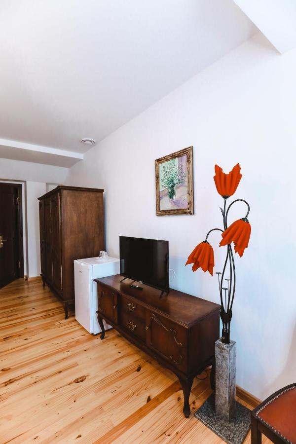 Hotel Verdzi Kutaisi Bagian luar foto