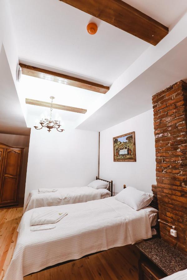 Hotel Verdzi Kutaisi Bagian luar foto