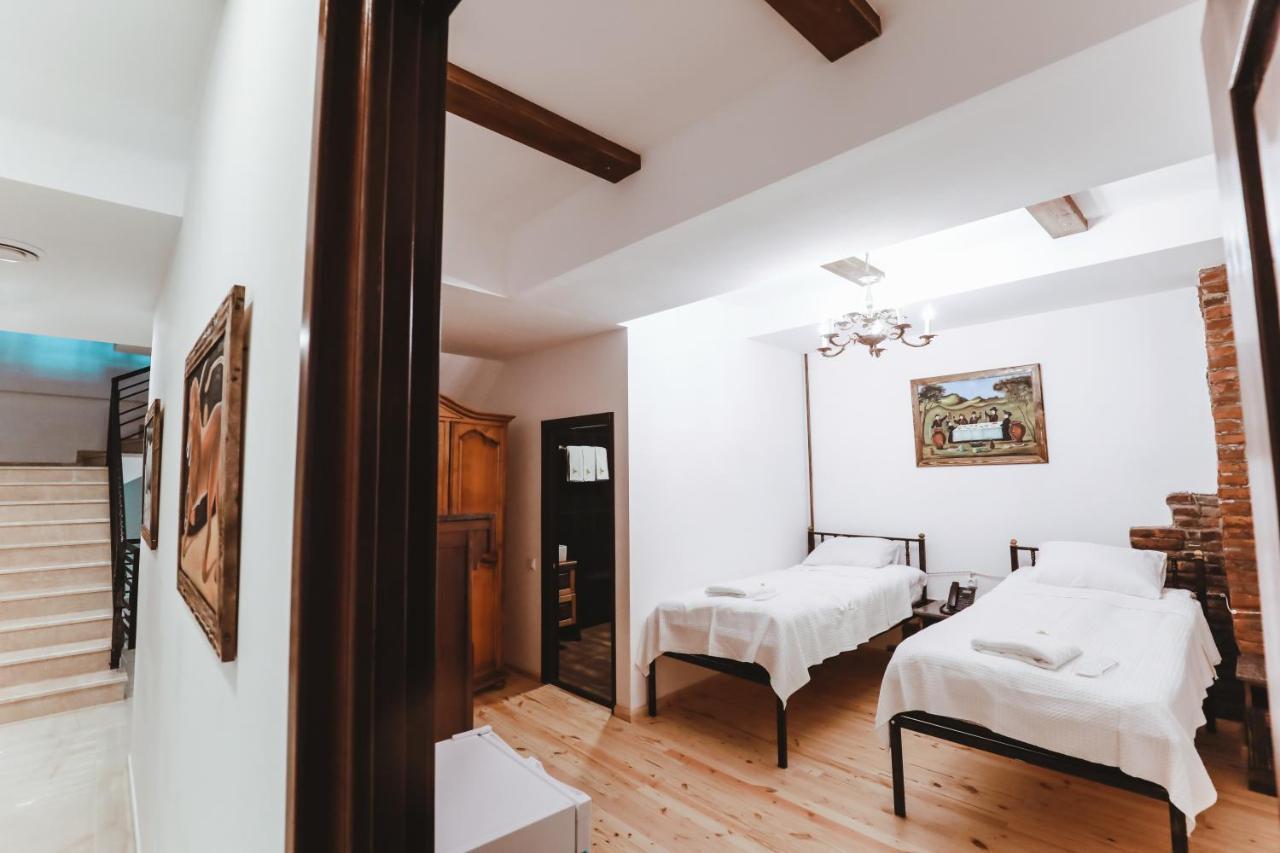 Hotel Verdzi Kutaisi Bagian luar foto